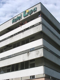 Na�i na balkonu hotela Lipa v �adci